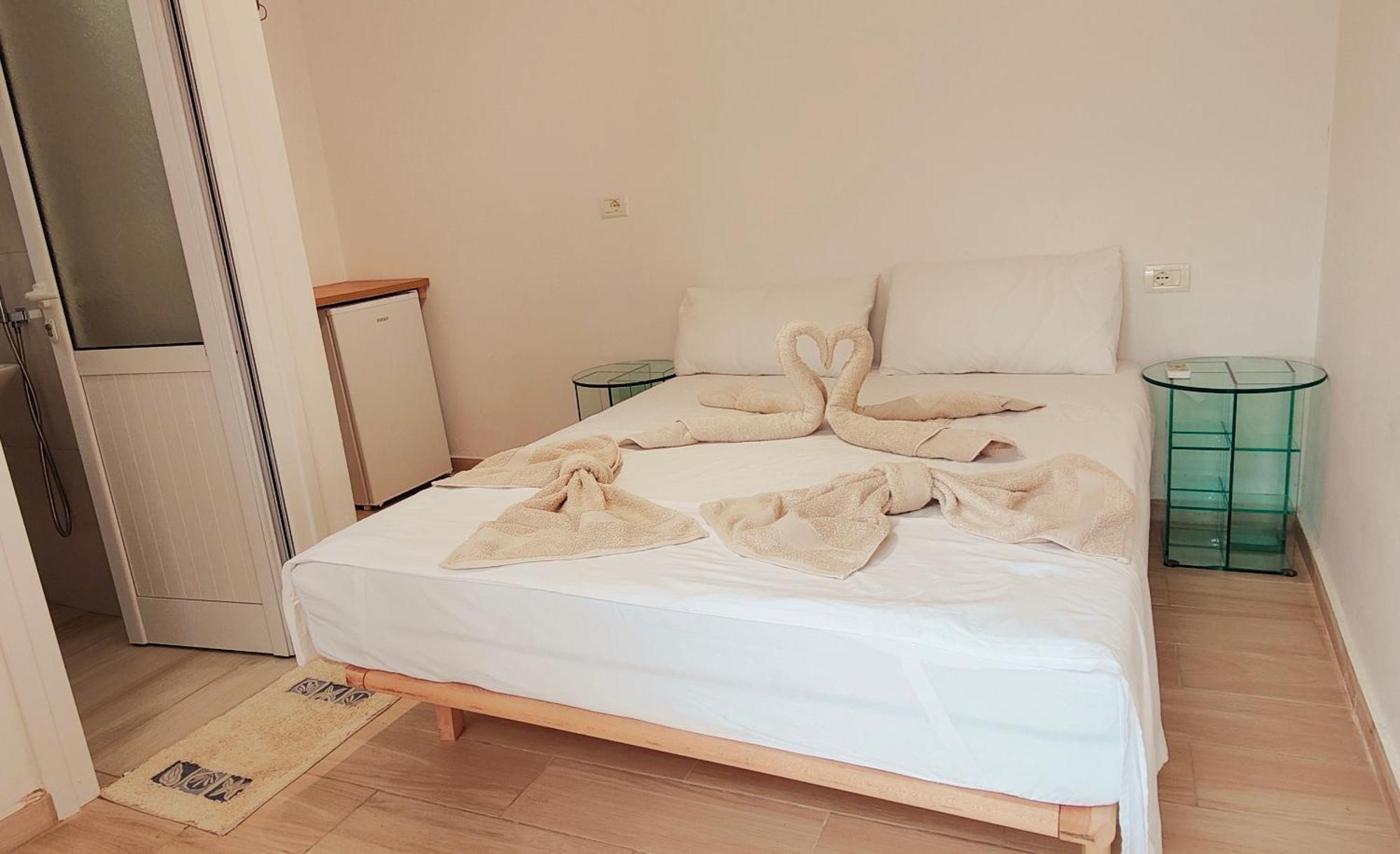 Villa Tato: Horizon Haven With Panoramic Sea Views In Himare. 外观 照片